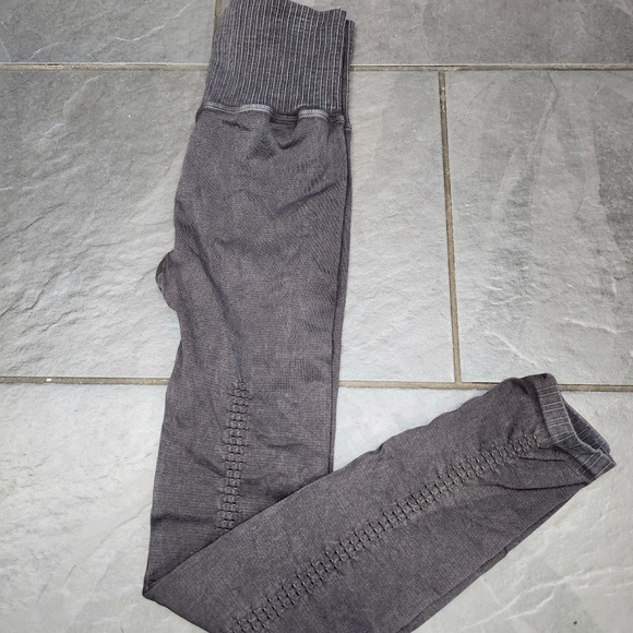 FREE PEOPLE GOOD KARMA LEGGINGS SIZE M/L.. brand new!! Washed black #67 - Picture 3 of 6